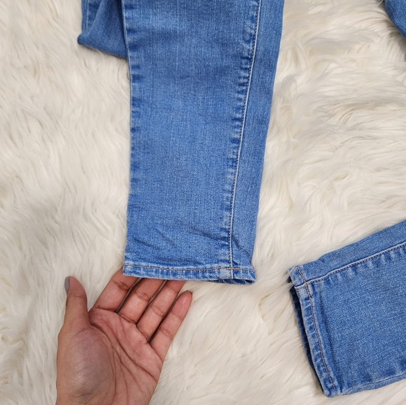 Paige High Waisted Skinny Jeans! - Picture 7 of 7